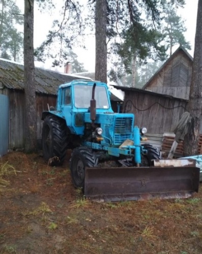 на фото: Трактор мтз 82, б/у, 1989г.- Западная  Двина